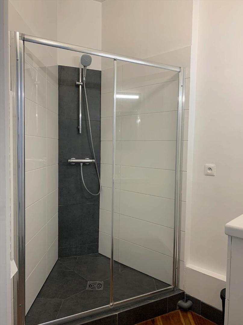 Appartement 2 Chambres Avec Parking, Proche Metro Lille Luaran gambar